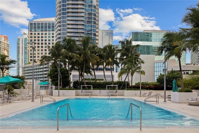 Building Photo - 950 Brickell Bay Dr