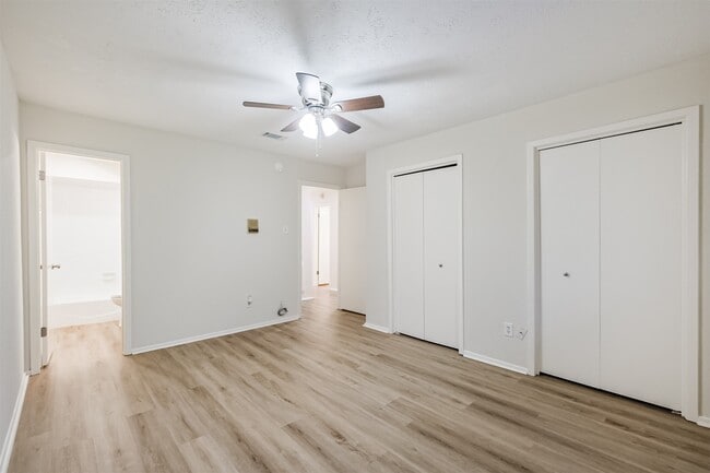 Building Photo - 3362 Continental Dr