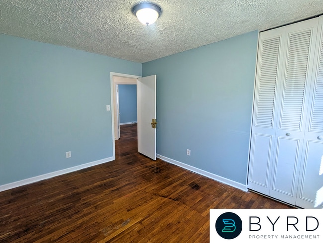 Building Photo - 1036 Kingsway Rd