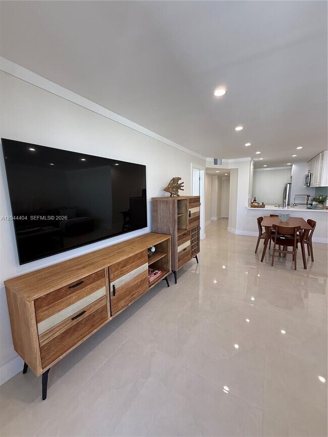 Building Photo - 3725 S Ocean Dr