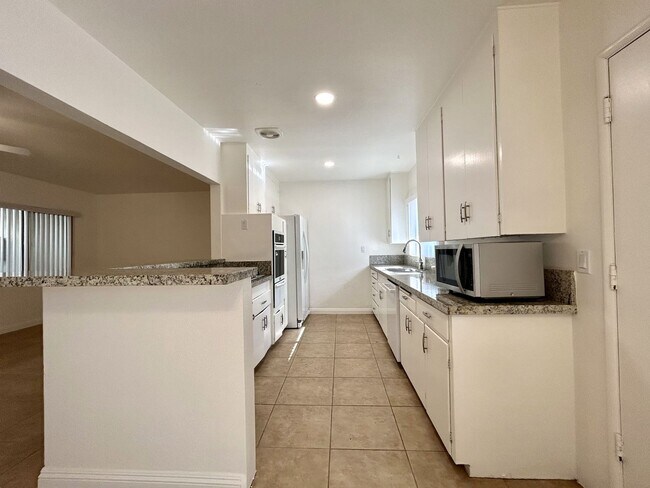 Building Photo - NewB PS T 579