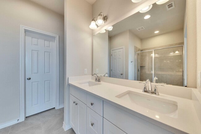 Building Photo - 12121 Cimaizon Dr