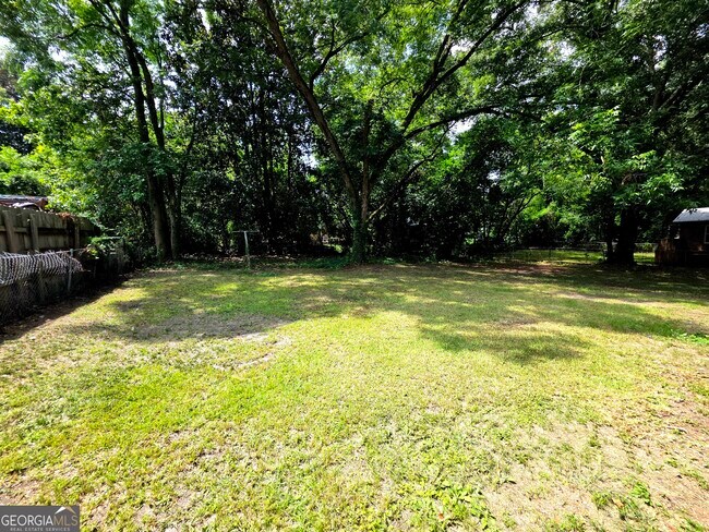 Building Photo - 2639 Tredway Dr