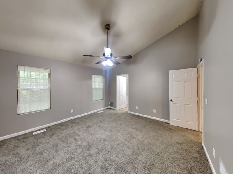 Building Photo - 2218 Sandspring Dr SW