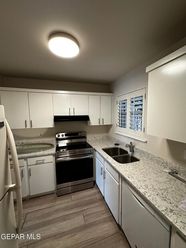 Building Photo - 4800 N Stanton St