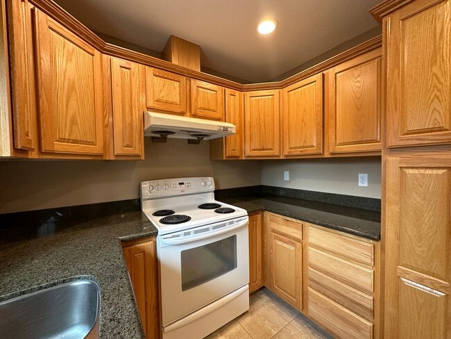 Building Photo - Perfect 4 Bed 2 Bath w/ Finished Basement ...