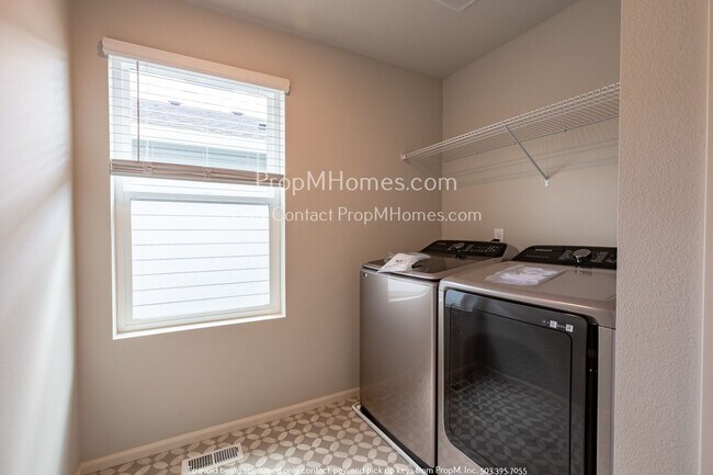 Building Photo - Discover Your Dream Home: Gorgeous Three B...