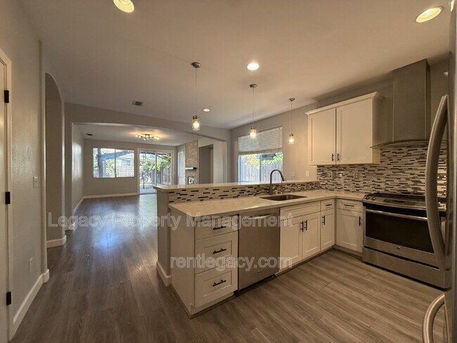 Building Photo - 3108 Tintorera Way