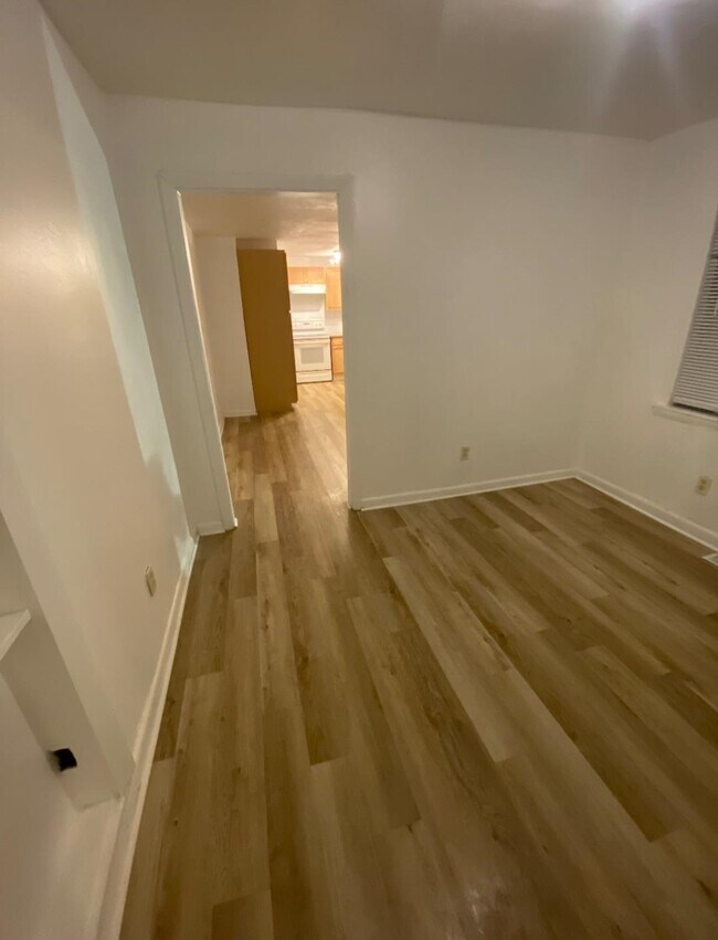 Building Photo - 1015 Richmond St