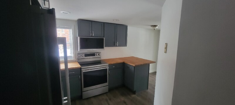 Building Photo - 922 12th St