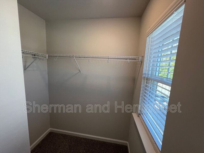 Building Photo - 7058 Hummingbird Dr