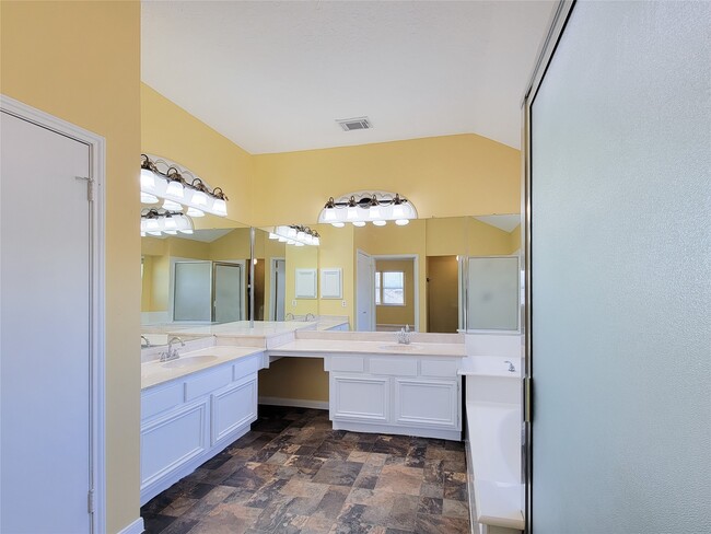 Building Photo - 10130 Berry Limb Dr