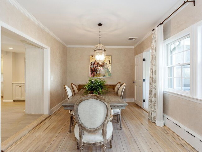 Building Photo - 4-Bed Oasis in Old Greenwich - Spacious 1,829 Sq Ft with 2 Full Baths!"