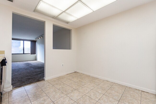 Building Photo - 404 Paradise Rd