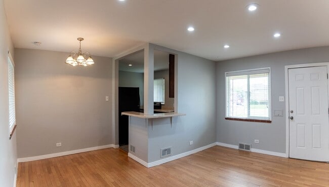 Building Photo - 3 Bed 2 Bath Home For Rent across from Sloan's Lake!