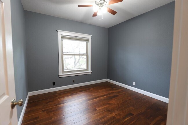 Building Photo - 8205 Mescalero Dr