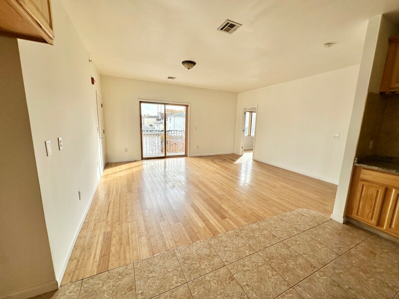 Building Photo - 41-43-43 Manufacturers Pl