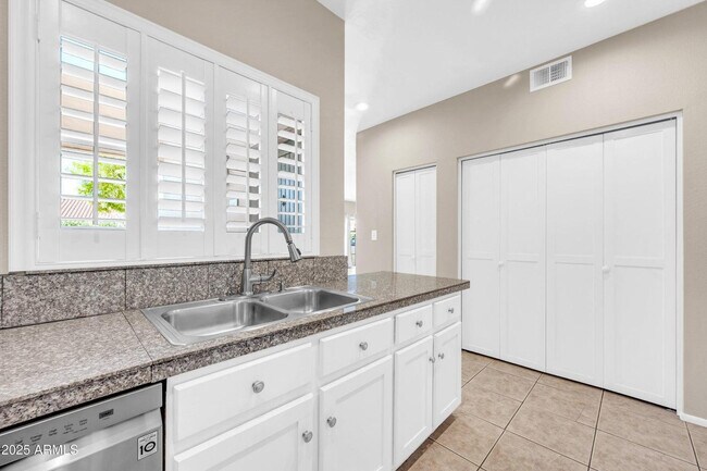 Building Photo - 11333 N 92nd St