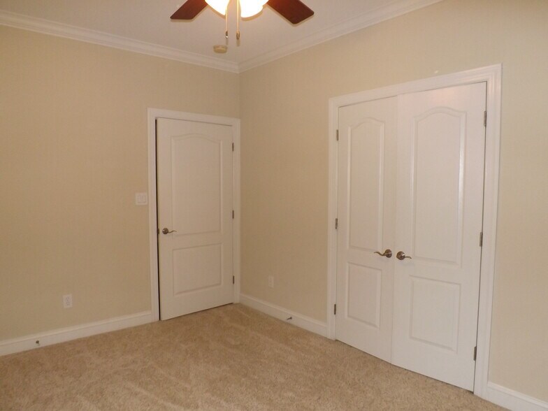 Building Photo - 212 Fountainhead Ln