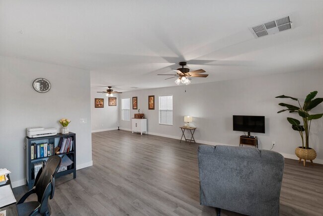 Building Photo - 6924 Ghost Ranch Ave