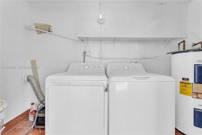 Building Photo - 5208 NE 5th Ave