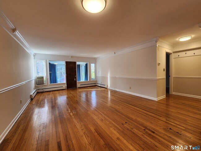 Building Photo - 22 North Lake Dr