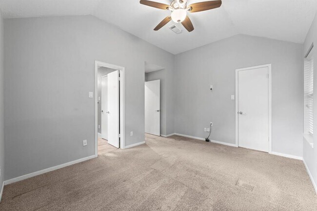 Building Photo - 17 E Willowood Ct