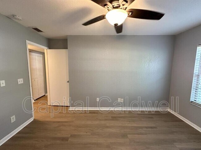 Building Photo - 5440 S MacDill Ave