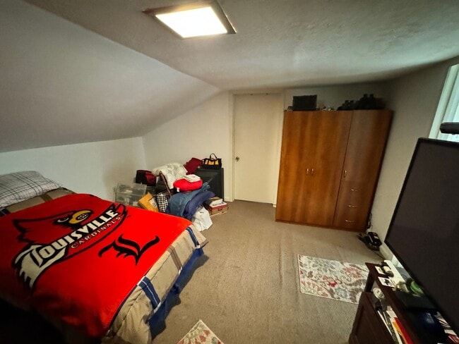 Building Photo - 3 Bed/2 Bath Single Fmaily Home