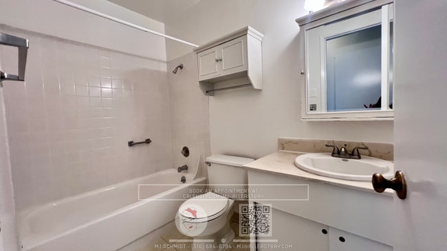 Building Photo - Waterfront 1 bedroom located at the resort style Watergate complex included ameneties, water, gar...