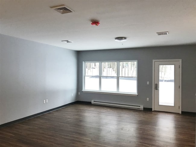 Building Photo - 37 E Ridge Dr