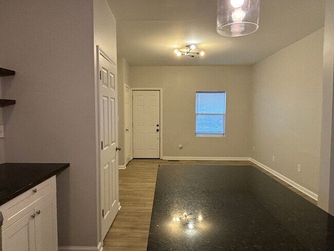 Building Photo - 1338 Barth Ave