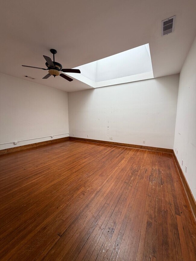 Building Photo - 115 12th St