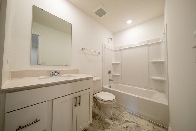 Building Photo - 15004 Ahena Curv