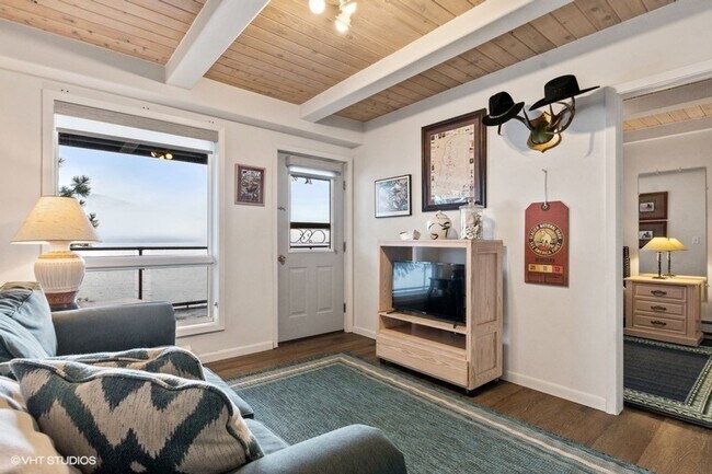 Building Photo - 3 Bed, 2 bath Condo on Whitefish Lake