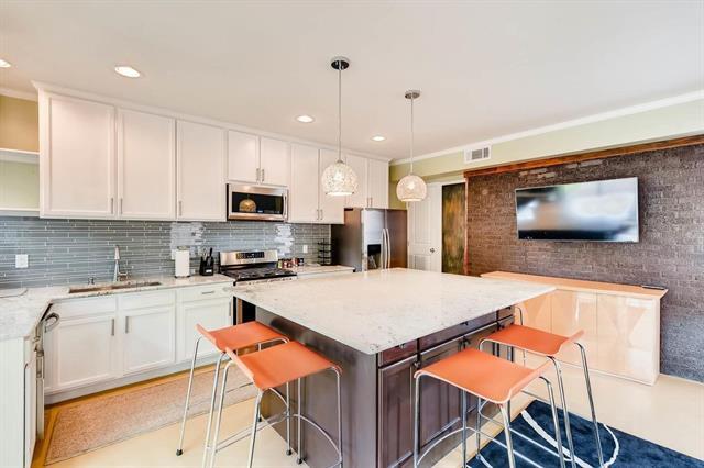 Building Photo - 5202 Pershing St