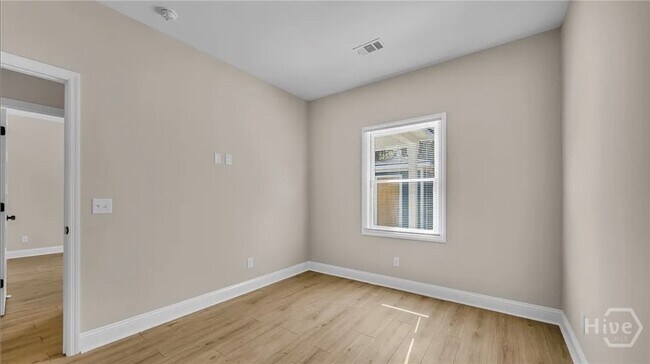 Building Photo - 1019 W 35th St