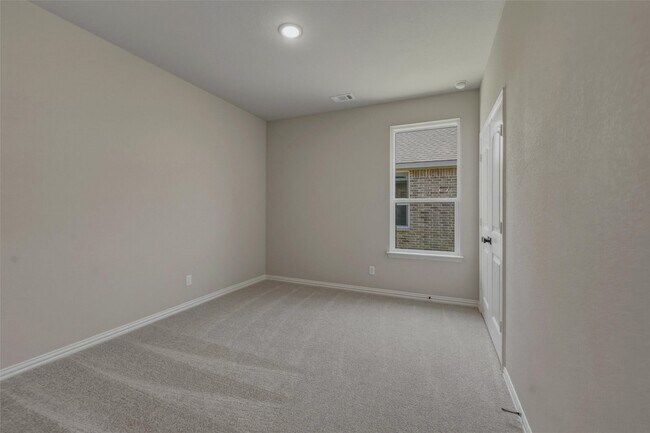 Building Photo - 2105 Bluebird Ln