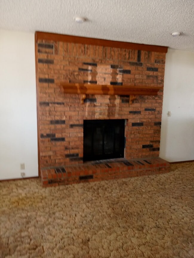 Building Photo - 325 Dustin Dr