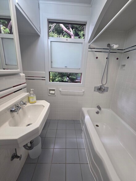 Building Photo - 1815 Francisco St