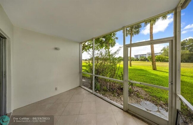 Building Photo - 2850 N Palm Aire Dr