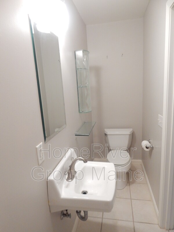 Building Photo - 10 Woodside Dr