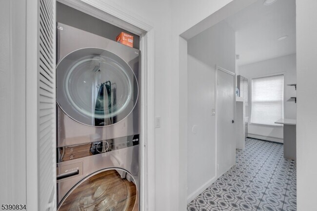 Building Photo - 13 2nd Ave