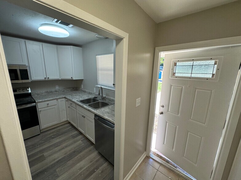 Building Photo - 6307 Jack St