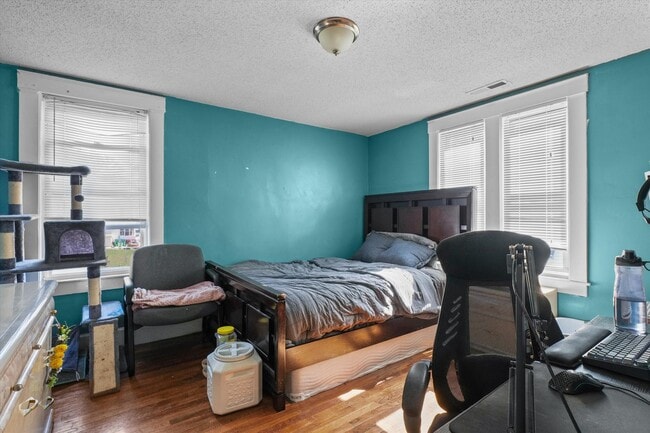 Building Photo - Single Family House For Lease steps from UMass Lowell and Downtown Lowell.