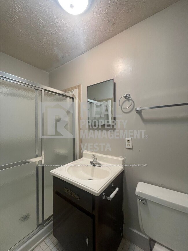 Building Photo - Solidly Built Three Bedroom House in West ...