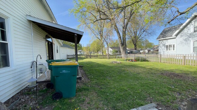 Building Photo - BATTLEGROUND... Historic 3 Bedroom 1 Bath House