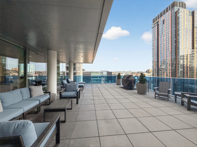 Building Photo - 737 Olive Wy