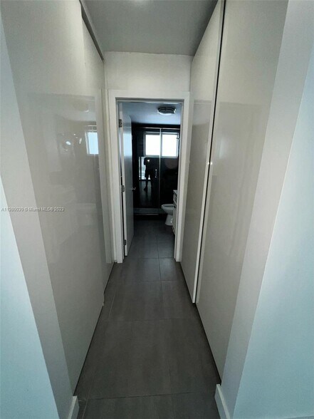 Building Photo - 240 Galen Dr