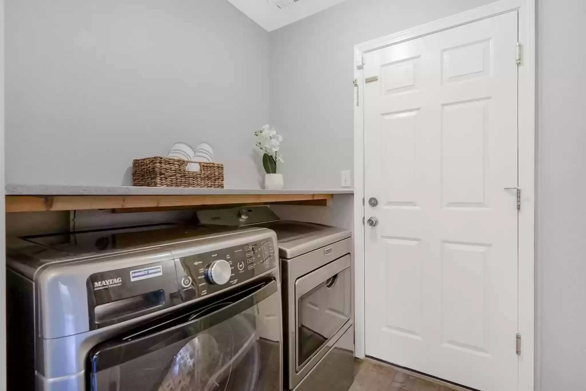 W/D - 4801 Irving Blvd NW